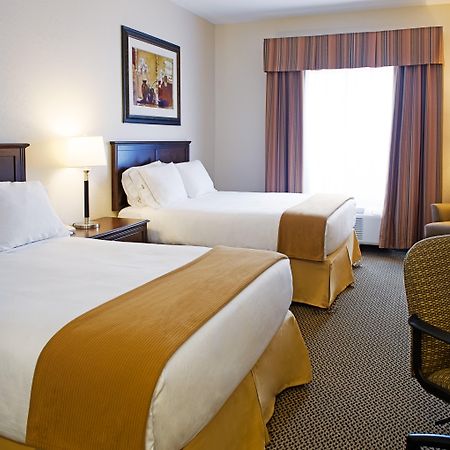 Holiday Inn Express Hotel & Suites - Slave Lake By Ihg Ruang foto