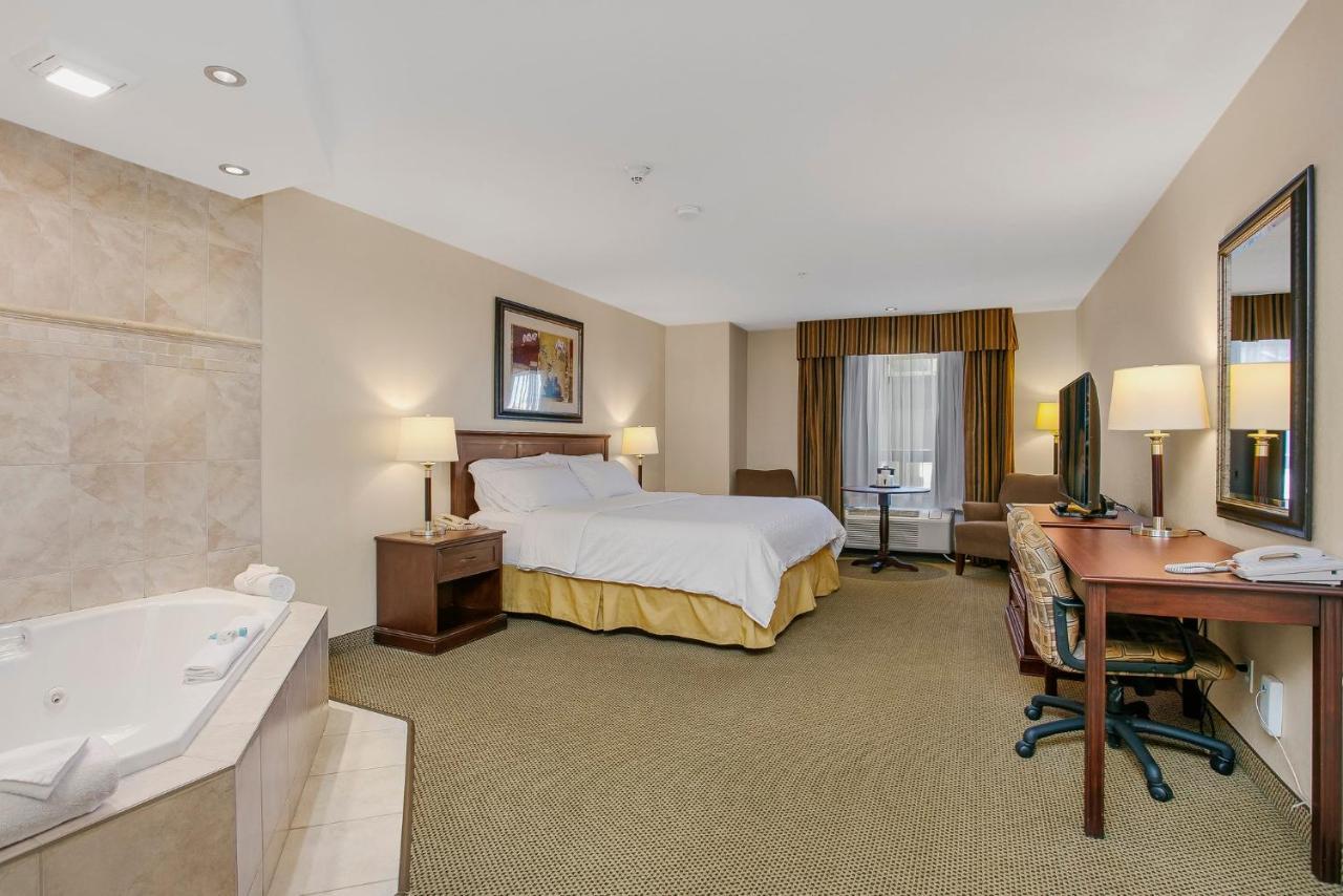 Holiday Inn Express Hotel & Suites - Slave Lake By Ihg Bagian luar foto