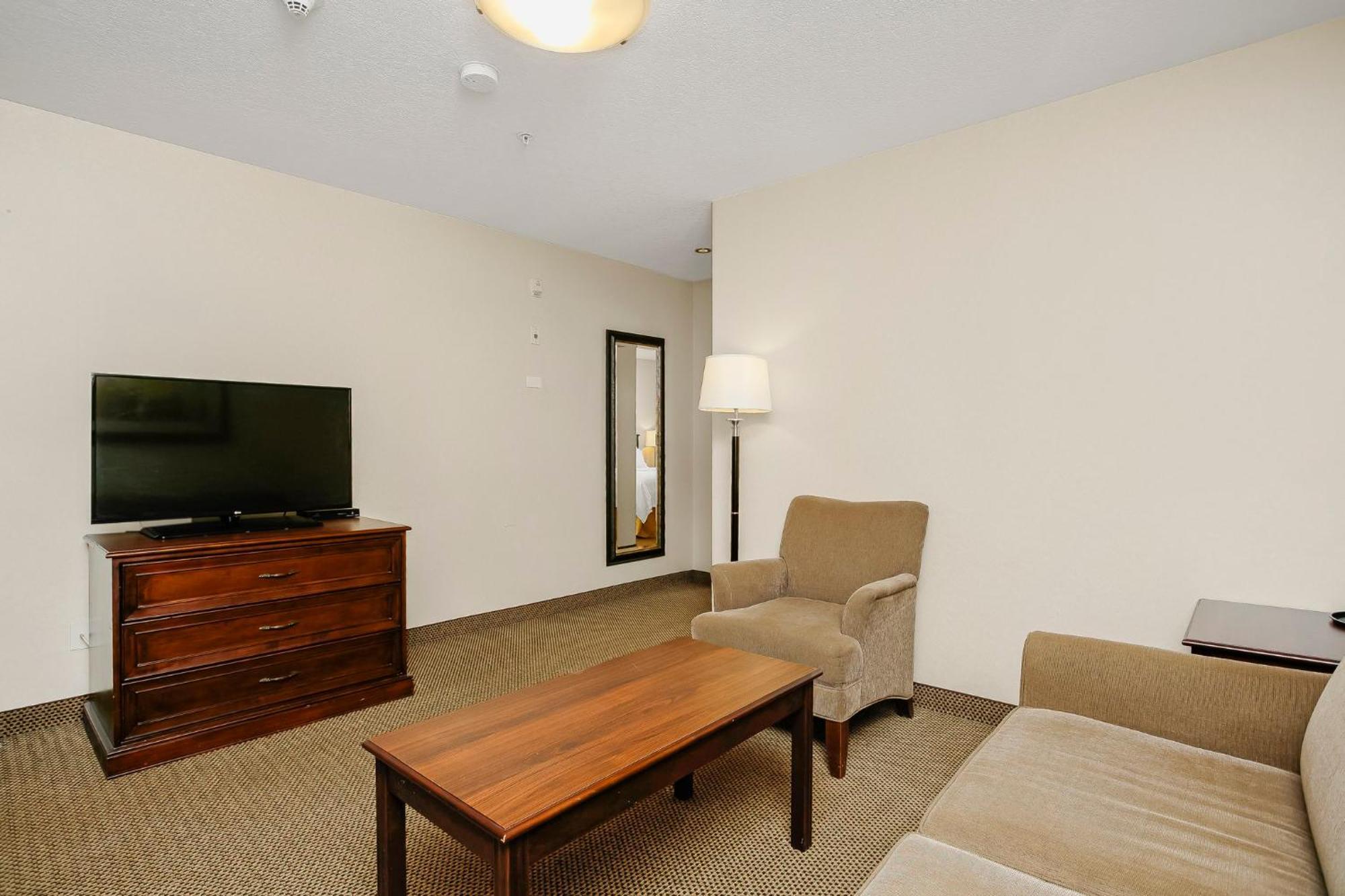 Holiday Inn Express Hotel & Suites - Slave Lake By Ihg Bagian luar foto