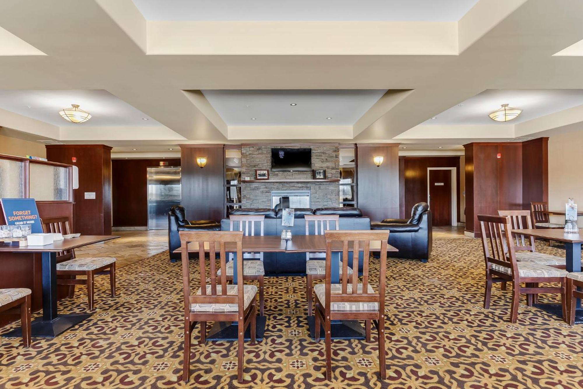 Holiday Inn Express Hotel & Suites - Slave Lake By Ihg Bagian luar foto