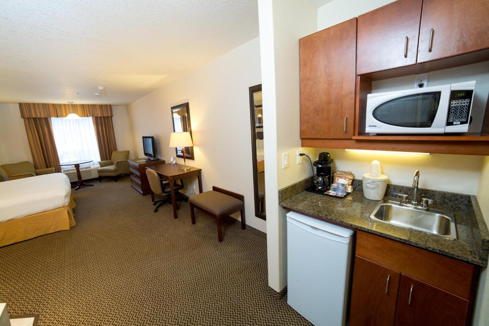 Holiday Inn Express Hotel & Suites - Slave Lake By Ihg Bagian luar foto