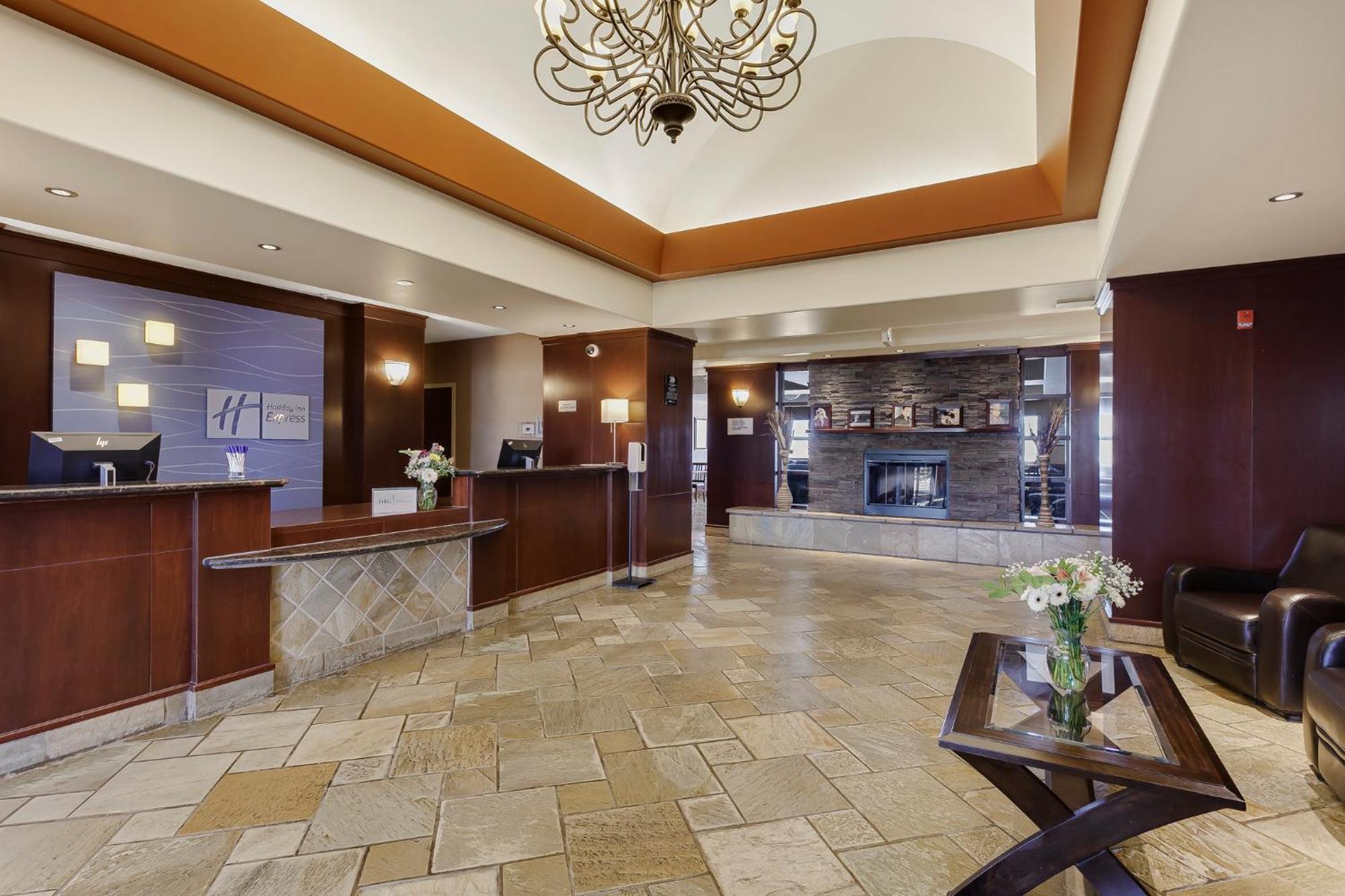 Holiday Inn Express Hotel & Suites - Slave Lake By Ihg Bagian luar foto