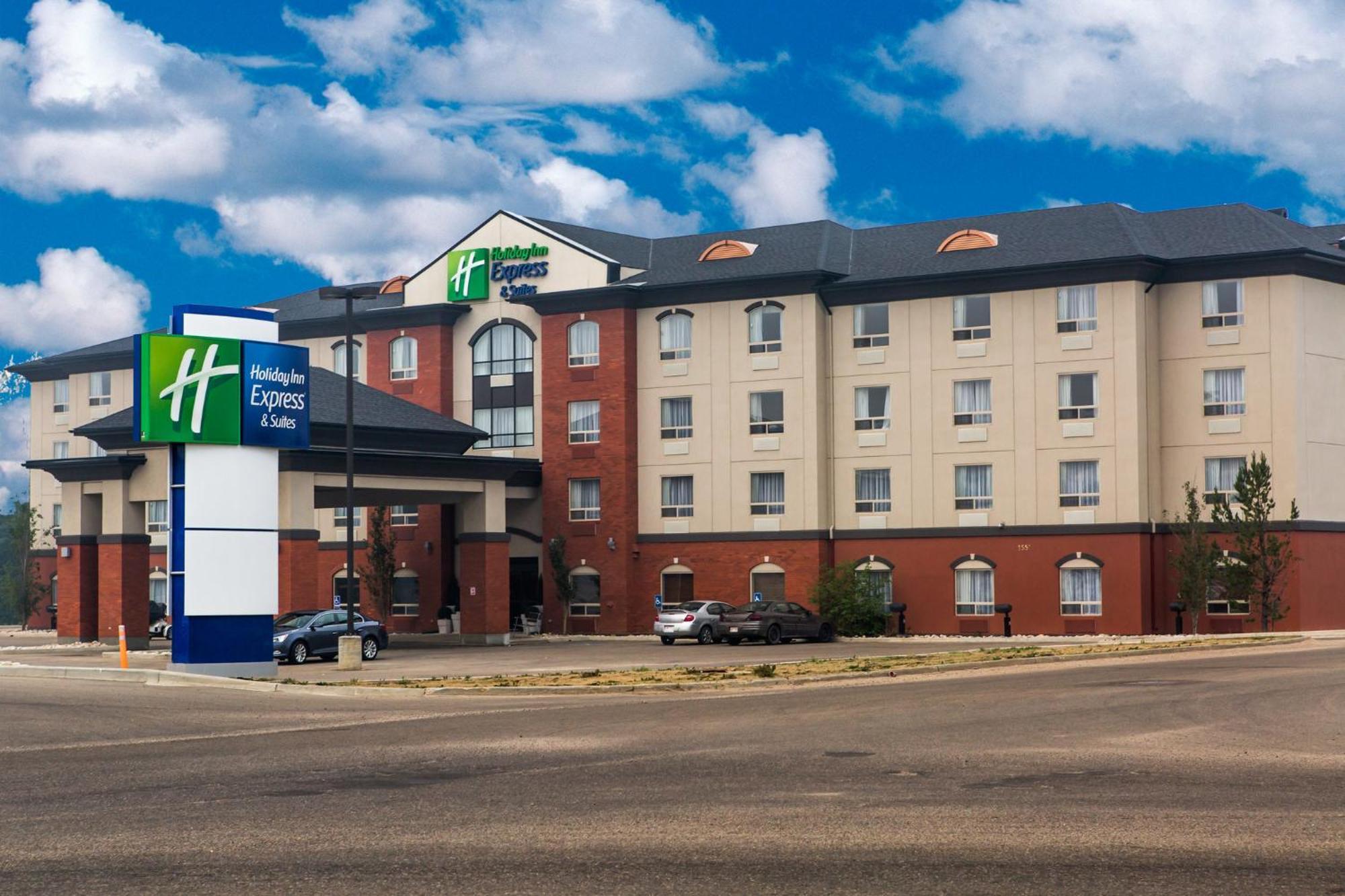 Holiday Inn Express Hotel & Suites - Slave Lake By Ihg Bagian luar foto