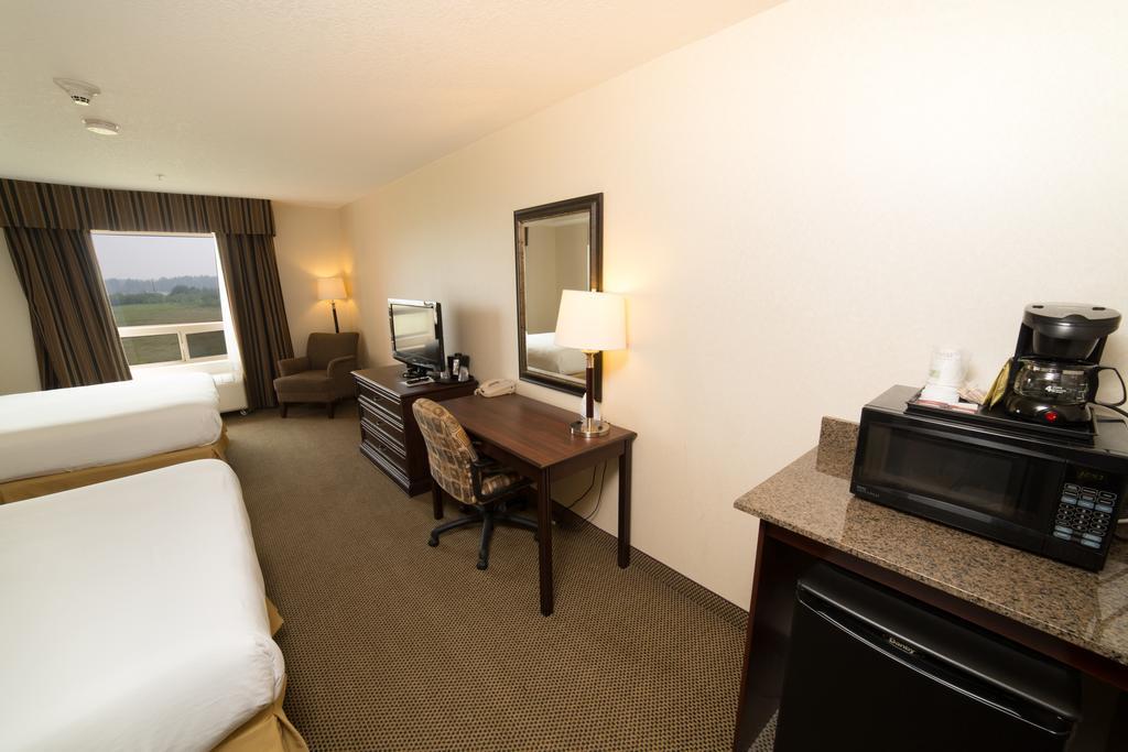 Holiday Inn Express Hotel & Suites - Slave Lake By Ihg Bagian luar foto