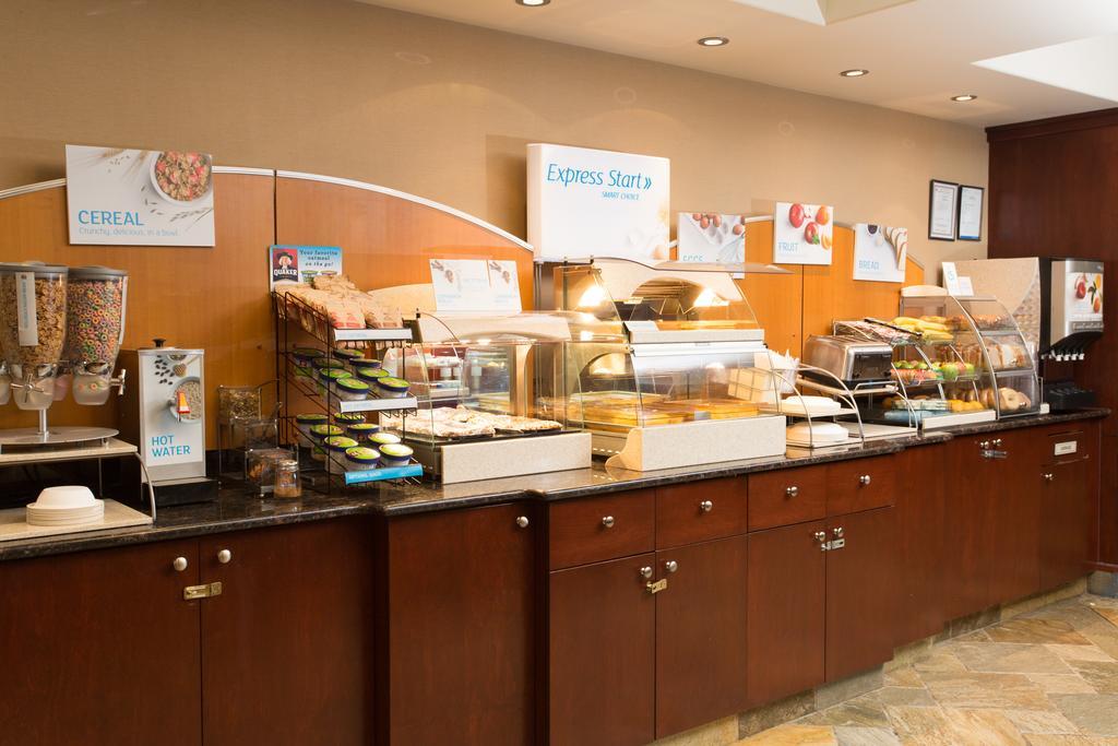 Holiday Inn Express Hotel & Suites - Slave Lake By Ihg Bagian luar foto